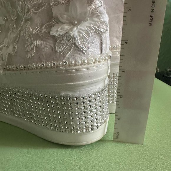 Daruga Bridal Platform Sneakers Pearl Rhinestones Lace sz 40 9 - Picture 7 of 8
